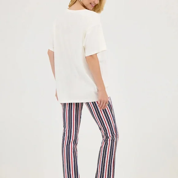 Lainey Wilson/Wrangler  “Heck Yeah” Tee - Picture 4 of 8